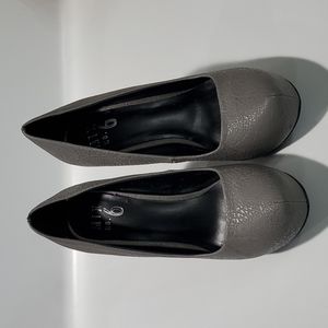 Sarti pumps platform heels grey pebbled texture 6.5